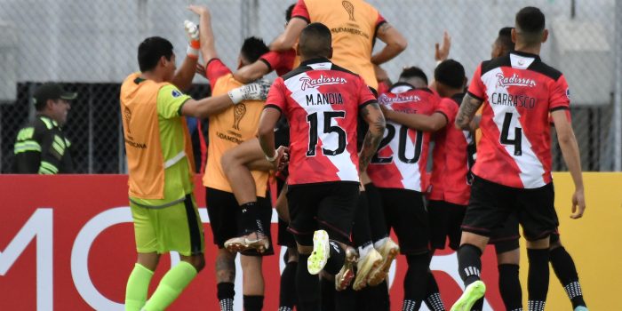 alt 4-1. Fortaleza pierde el invicto ante Nacional Potosí, pero se mantiene líder del grupo D