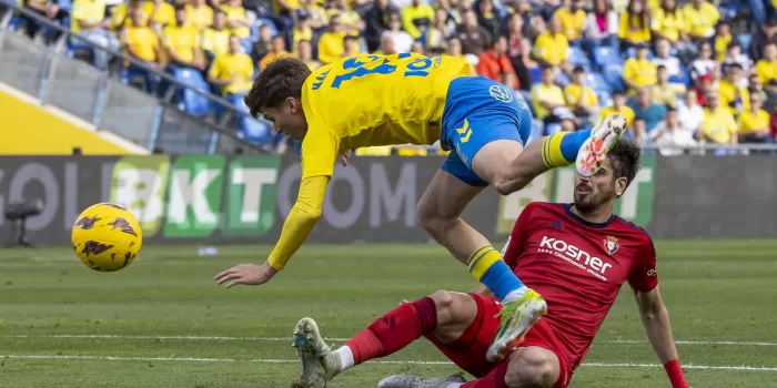 alt Las Palmas y Osasuna empatan 1-1 con golazos de los capitanes