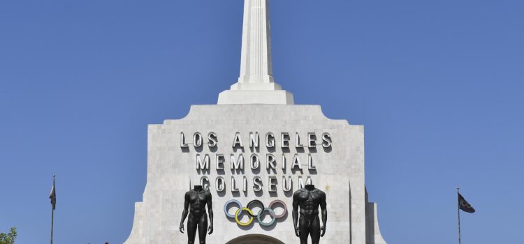 Fotografía de Mónica Rubalcava, en la que puede verse en una imagen de archivo del 16 de agosto de 2024 el Memorial Coliseum de Los Angeles. EFE/
