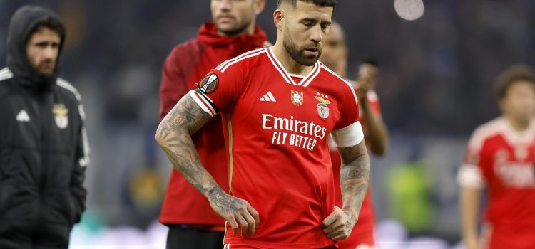 alt El Benfica sin el argentino Di María, va por el pase a octavos